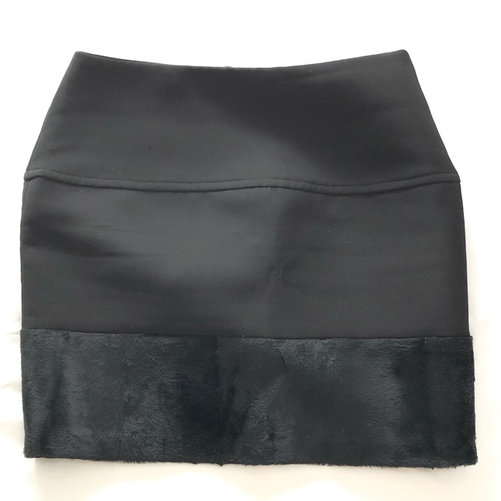 Maje Black miniskirt with faux fur trim sz. 34